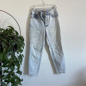 LAST CHANCE! Gone 11/28! Free People CRVY curvy acid wash jeans